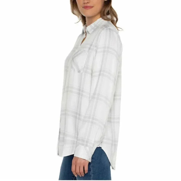 Well worn ladies button up shirt Large - Picture 6 of 7